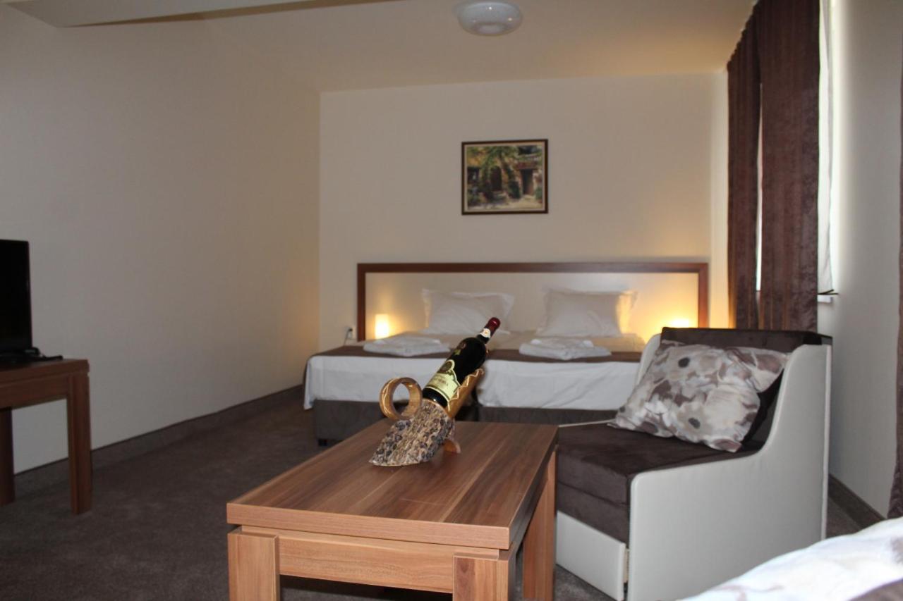 Family Hotel Bulgaria Kharmanli ภายนอก รูปภาพ