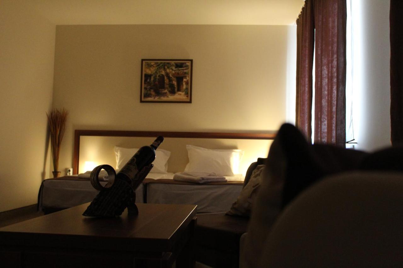 Family Hotel Bulgaria Kharmanli ภายนอก รูปภาพ