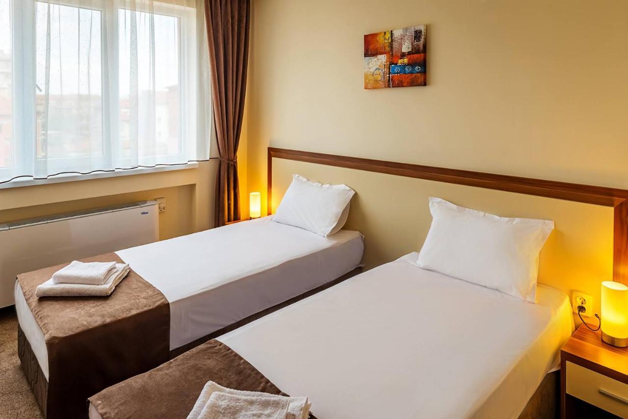 Family Hotel Bulgaria Kharmanli ภายนอก รูปภาพ