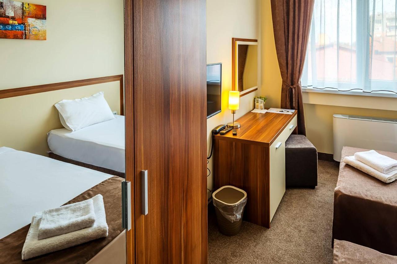 Family Hotel Bulgaria Kharmanli ภายนอก รูปภาพ