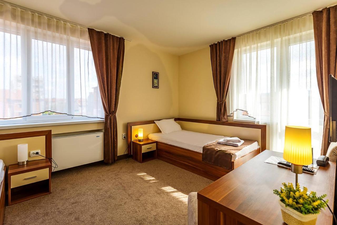 Family Hotel Bulgaria Kharmanli ภายนอก รูปภาพ