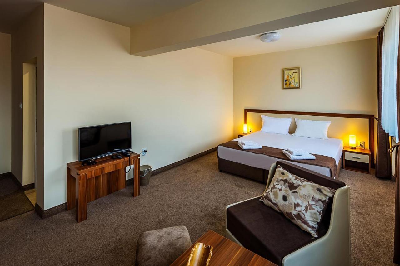 Family Hotel Bulgaria Kharmanli ภายนอก รูปภาพ